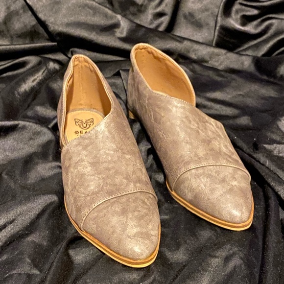 New no box size 8 half boot side cut flats - Picture 2 of 6